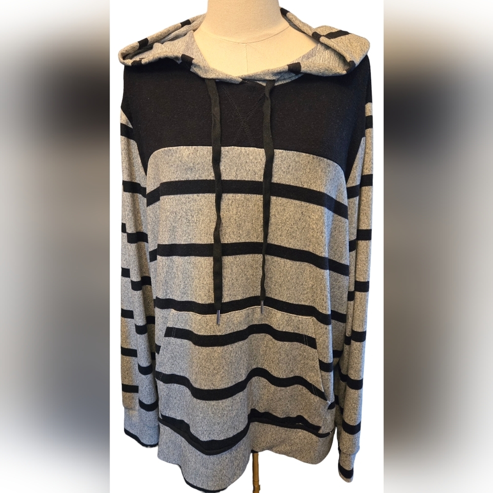 EUC Kaileigh Lightweight Hoodie